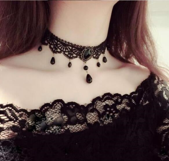 necklace with lace design