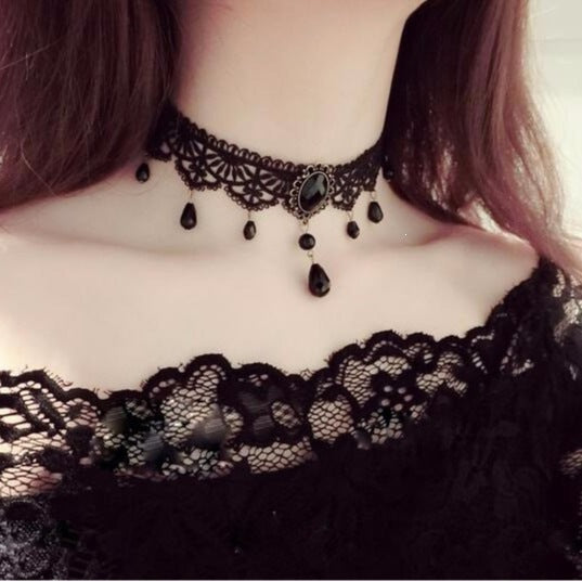 necklace with lace design