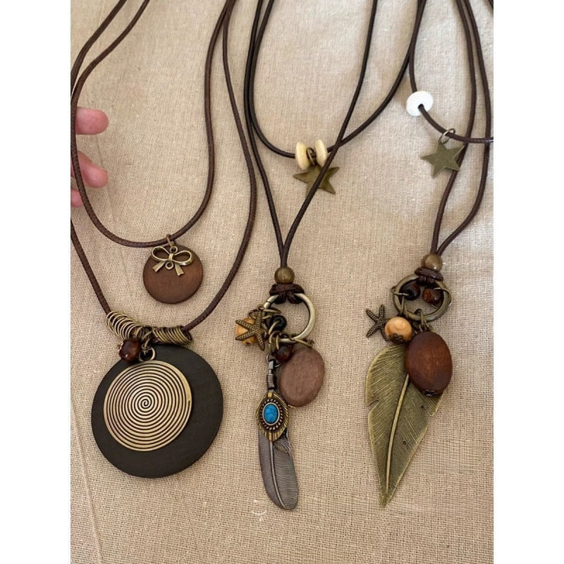 Vintage Feather Pendant Necklace