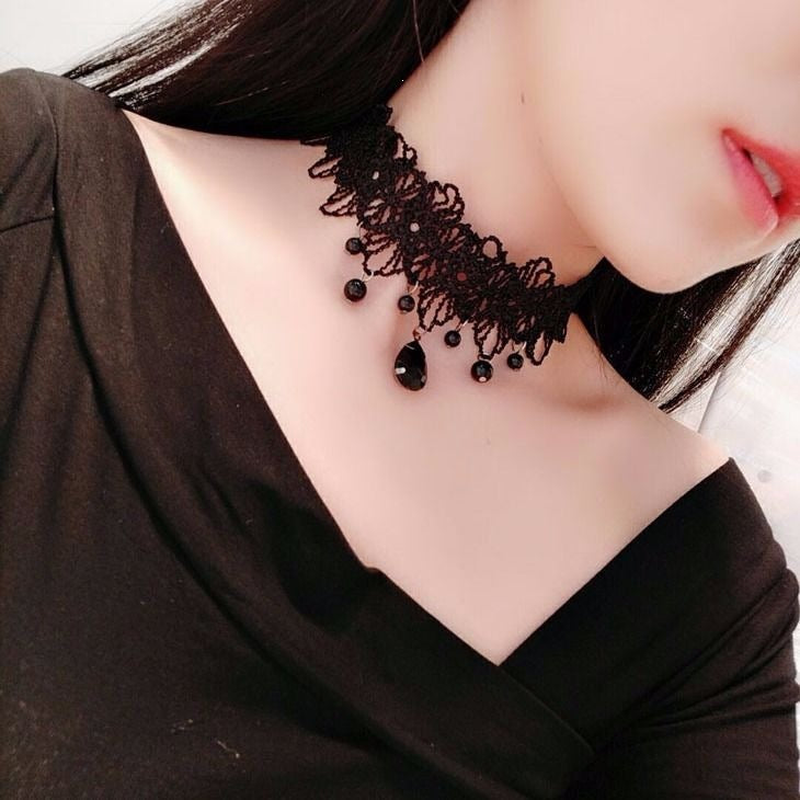 necklace with lace design