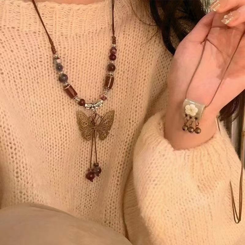 Vintage Feather Pendant Necklace