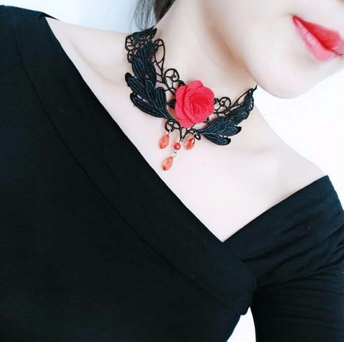 necklace with lace design