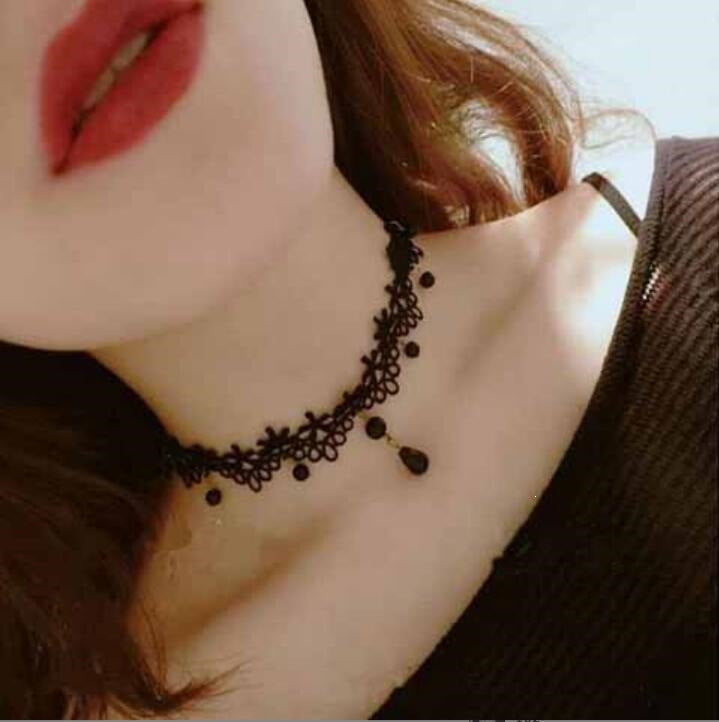 necklace with lace design