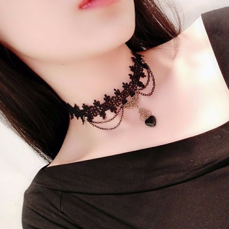 necklace with lace design
