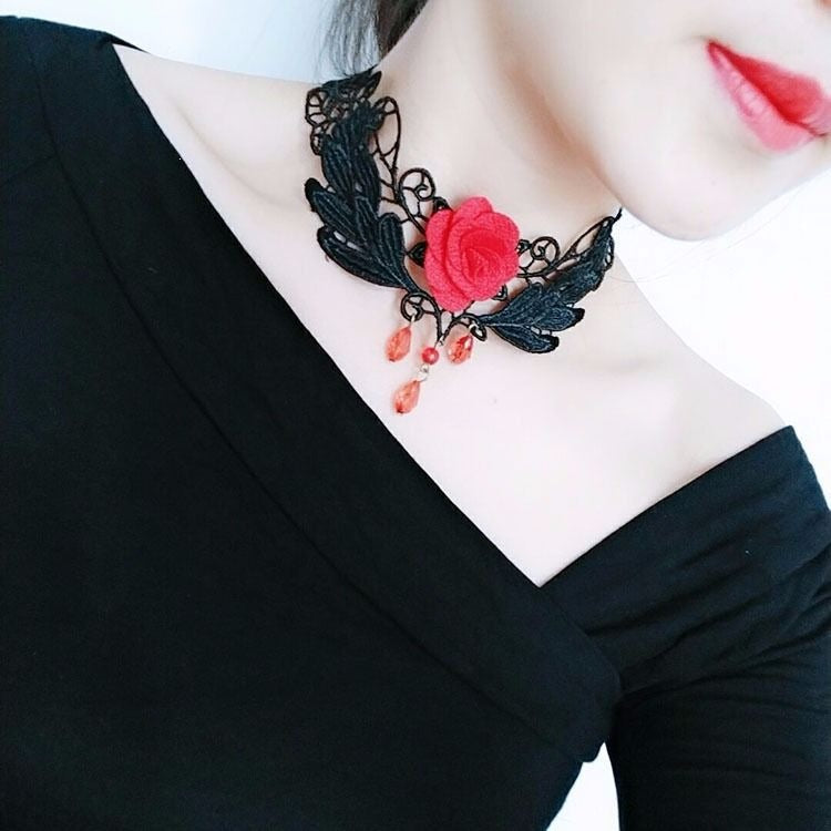 necklace with lace design