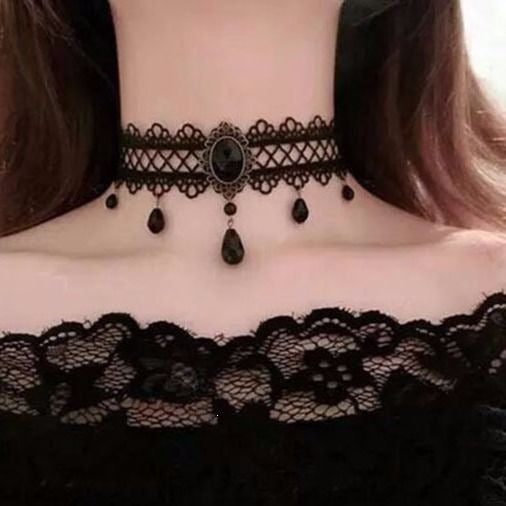 necklace with lace design