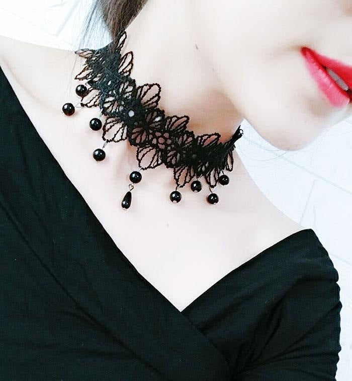 necklace with lace design
